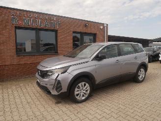 uszkodzony samochody osobowe Peugeot 5008 ACTIVE PACK HYBRID 7 PERSOONS 2024/10