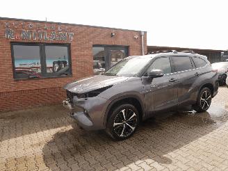 skadebil auto Toyota Highlander AWD LEER LED PANORAMADAK 7 PERSOONS 2021/10