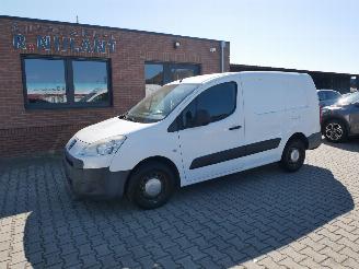 Damaged car Peugeot Partner L2H1 AIRCO 2012/2
