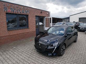 damaged passenger cars Peugeot 208 GT PANORAMADAK HALF LEER ACC APPLE CARPLAY 2023/5