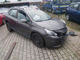 damaged passenger cars Peugeot 2008 GEEN PAPIEREN.ALLEEN VOOR ONDERDELEN. 2018/11