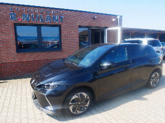 skadebil auto MG MG4 LUXURY 2023/11