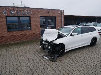 skadebil auto BMW 3-serie 330i TOURING XDRIVE M-SPORT SCHUIFDAK LEER LED 2022/7
