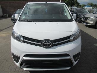 krockskadad bil auto Toyota ProAce Verso 2.0D DubbelCab 2xSchuifdeur 6-Zits Airco Navi Camera StoelVerwarming CruiseControl....... 2024/5