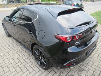 Auto incidentate Mazda 3 2.0 e-Skyactiv-X 186pk M-Hybrid Climatronic Leer Navi SchuifDak Bose-Sound Headup-Display StoelVerwarming E.Memory Stoel 2023/4