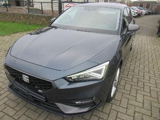 Seat Leon Leon 1.0TSI  FR  Climatronic Navi HalfLeer Stoel/StuurVerwarming Keyless-Go ... picture 3