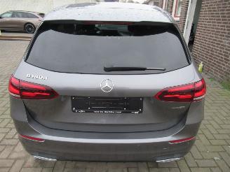 Mercedes B-klasse 180D Aut. AMG-LINE NightPack HalfLeer Navi Camera....... picture 8