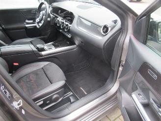 Mercedes B-klasse 180D Aut. AMG-LINE NightPack HalfLeer Navi Camera....... picture 11