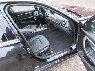 BMW 3-serie 318i Luxury picture 13