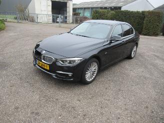 Unfallwagen BMW 3-serie 318i Luxury 2018/3