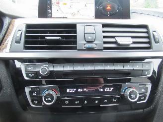 BMW 3-serie 318i Luxury picture 16