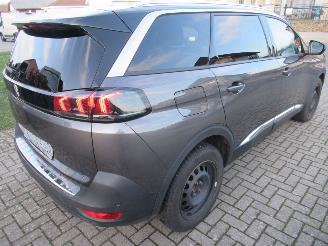 Vaurioauto  passenger cars Peugeot 5008 Puretech 130 Allure 7-Zits Climatronic HalfLeer Navi Camera ..... 2023/4
