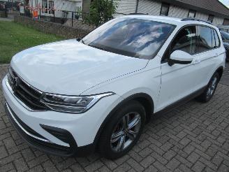 Auto incidentate Volkswagen Tiguan 2.0TSI 190pk DSG Aut. 4MOTION 4x4  Climatronic Navi Camera TrekHaak-Klapbaar... 2024/7