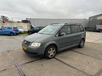 Avarii autoturisme Volkswagen Touran 1.6 16v FSI Athene 7 persoons 2004/4