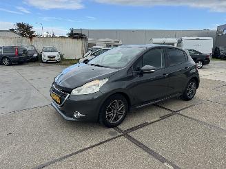skadebil auto Peugeot 208 1.2  VTI Envy 5drs 2012/12