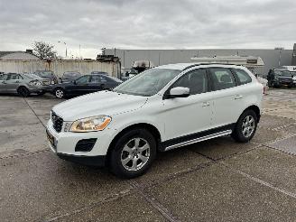 Vaurioauto  passenger cars Volvo Xc-60 2.0 T Kinetic 2011/4