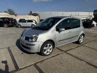 damaged passenger cars Renault Modus 1.4 16v Dynamique 2007/9