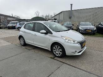 Peugeot 208 1.2 VTI Envy picture 2