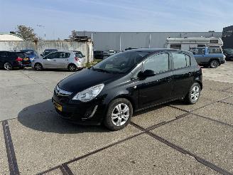 Schadeauto Opel Corsa 1.2 16v Berlin 5drs 2013/9