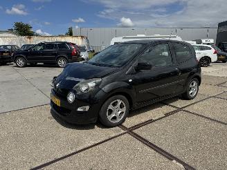 damaged passenger cars Renault Twingo 1.2 16v Dynamique 2013/1