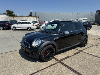 krockskadad bil auto Mini One 1.4 Anniversary MKII 2010/1