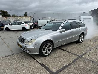 krockskadad bil auto Mercedes E-klasse 240 Combi 2003/4