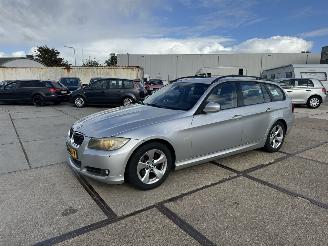 krockskadad bil auto BMW 3-serie 318i Touring 2009/4