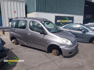 Coche siniestrado Toyota Yaris-verso Yaris Verso (P2), MPV, 1999 / 2005 1.4 D-4D 2003/12