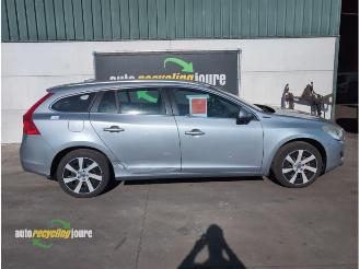 Sloopauto Volvo V-60 V60 I (FW/GW), Combi, 2010 / 2018 2.4 D6 20V Plug-in Hybrid AWD 2013/4