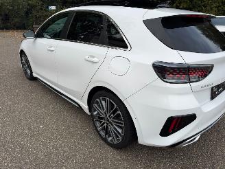 krockskadad bil auto Kia Ceed GT Line 160pk PANO Automaat LED 2023/5