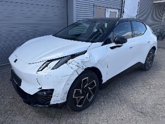 Vaurioauto  passenger cars Lynk & Co 01 Lynk & Co 02 Core Electric pano rijdbaar 2025/9