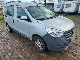 Coche accidentado Dacia Dokker 1.2 Laureante + apk 2015/2