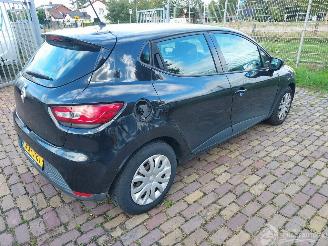 damaged passenger cars Renault Clio 1.5 DCI Eco Night and Day Nieuwe apk 2014/8