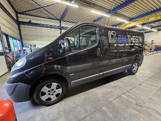 skadebil bedrijf Opel Vivaro 2.0 CDTI L2H1 + apk 2010/2