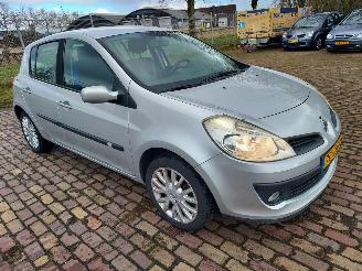 škoda osobní automobily Renault Clio 1.2 5 deurs 2009/4