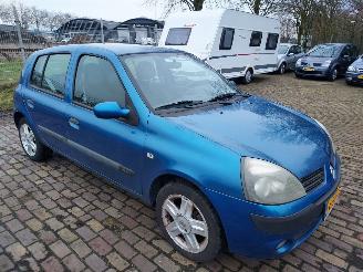 krockskadad bil auto Renault Clio 5 deurs 1.2 16V Dynamique Luxe 2005/5