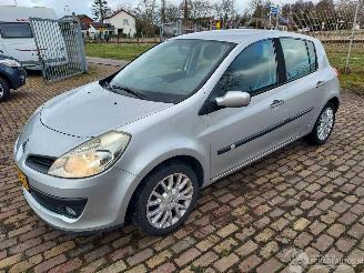 krockskadad bil auto Renault Clio 1.2   deurs 2009/4