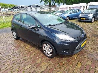 krockskadad bil auto Ford Fiesta 1.3i Airco + Apk 2011/2