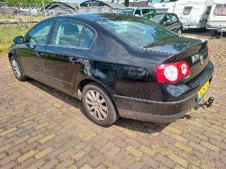 Volkswagen Passat 1.6 FSI Trendline Sedan 6 bak picture 5