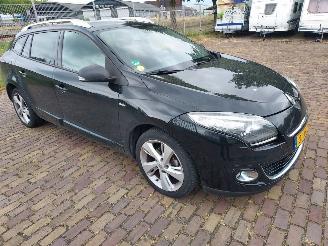 Unfallwagen Renault Mégane 1.5 diesel + apk 2012/7