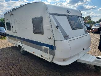 krockskadad bil caravan Hobby  495 UFE Mover en nieuwe voortent 2002/3