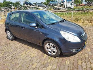 Schadeauto Opel Corsa 1.4i  5 deurs + apk 2009/10