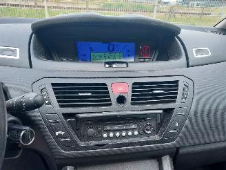 Citroën C4-picasso 1.8iAmbiance 7 persoons + Apk   500 euro minimum prijs picture 10