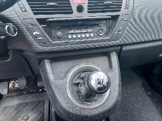 Citroën C4-picasso 1.8iAmbiance 7 persoons + Apk   500 euro minimum prijs picture 11
