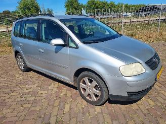 krockskadad bil auto Volkswagen Touran 1.4TSI 2006/8