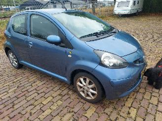 Unfallwagen Toyota Aygo 5 deurs  850 euro minimum prijs 2009/1
