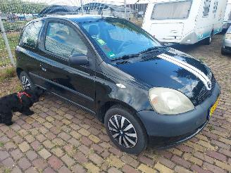 Vaurioauto  passenger cars Toyota Yaris 1.0 4 cilinder 2000/2