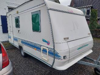 Avarii caravane Adria  5204 PX + Voortent en frans bed 1999/5