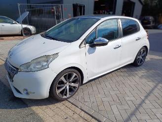 skadebil auto Peugeot 208 1.4 HDI 2013/6
