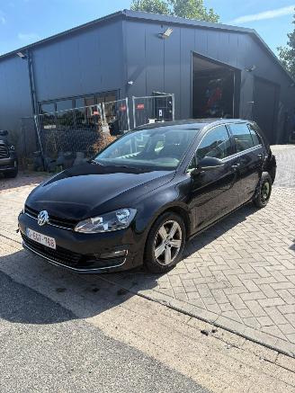 Damaged car Volkswagen Golf 1.2 tsi automaat highline 2013/2
